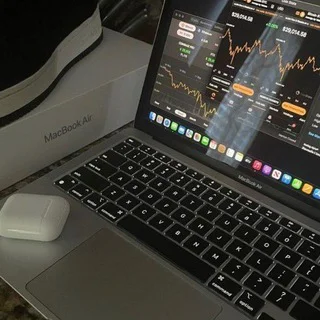 UPDATE BOYS - Channel with 7 channels in Business/Advertising/Marketing